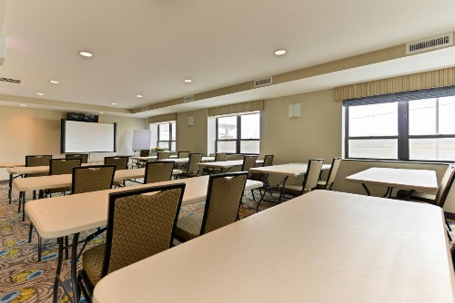 Holiday Inn New York-JFK Airport Area image 11